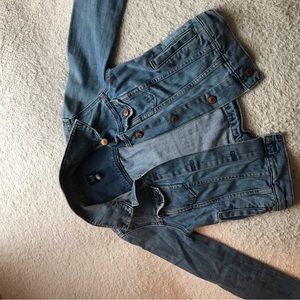 GAP women’s blue denim jacket